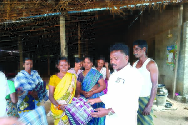 గజ్జరంలో బాధితులకు సాయం