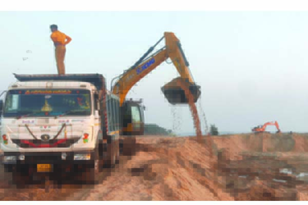 మునికూడలి ఇసుక ర్యాంపులో తనిఖీలు