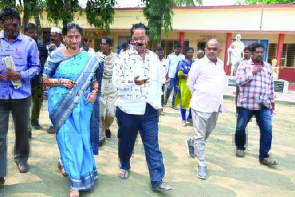 క్షేత్రస్థాయిలో అధికారులు పర్యటించాలి