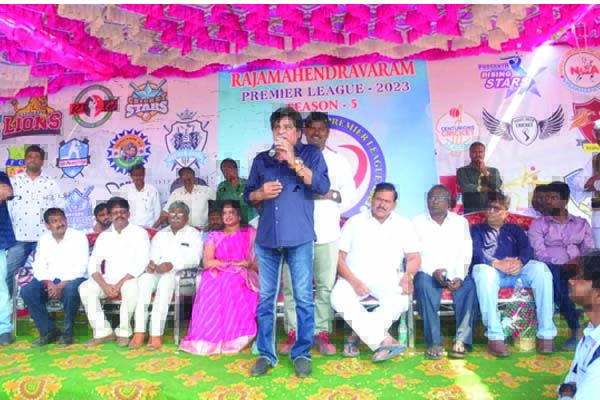 విద్యతోపాటు క్రీడల్లోనూ రాణించాలి