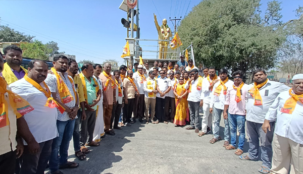 tdp-protest-against-ycp-govt-in-chittoor