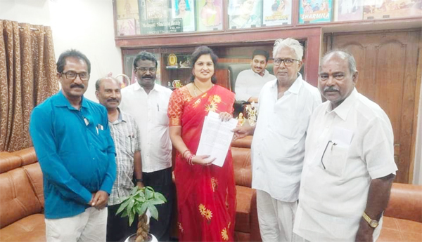 The-request-of-YCP-leaders-to-establish-a-walking-track-in-the-village