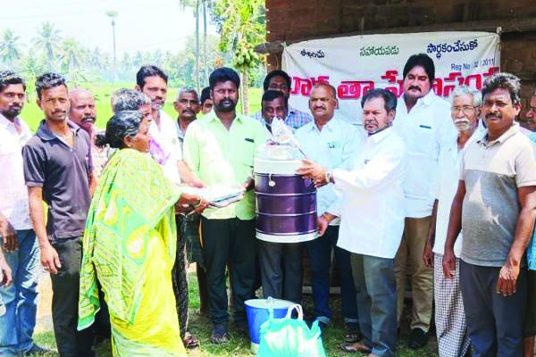 అగ్ని ప్రమాద బాధితులకు సాయం