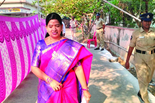 కొవ్వూరు డివిజన్‌లో 99 శాతం పోలింగ్‌