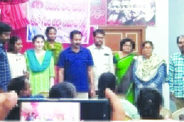 ఎన్‌హెచ్‌ఎం ఉద్యోగుల సమస్యలు పరిష్కరించాలి