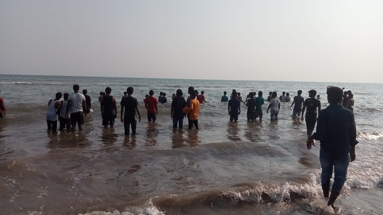 సాగరతీరం.. కోలాహలం