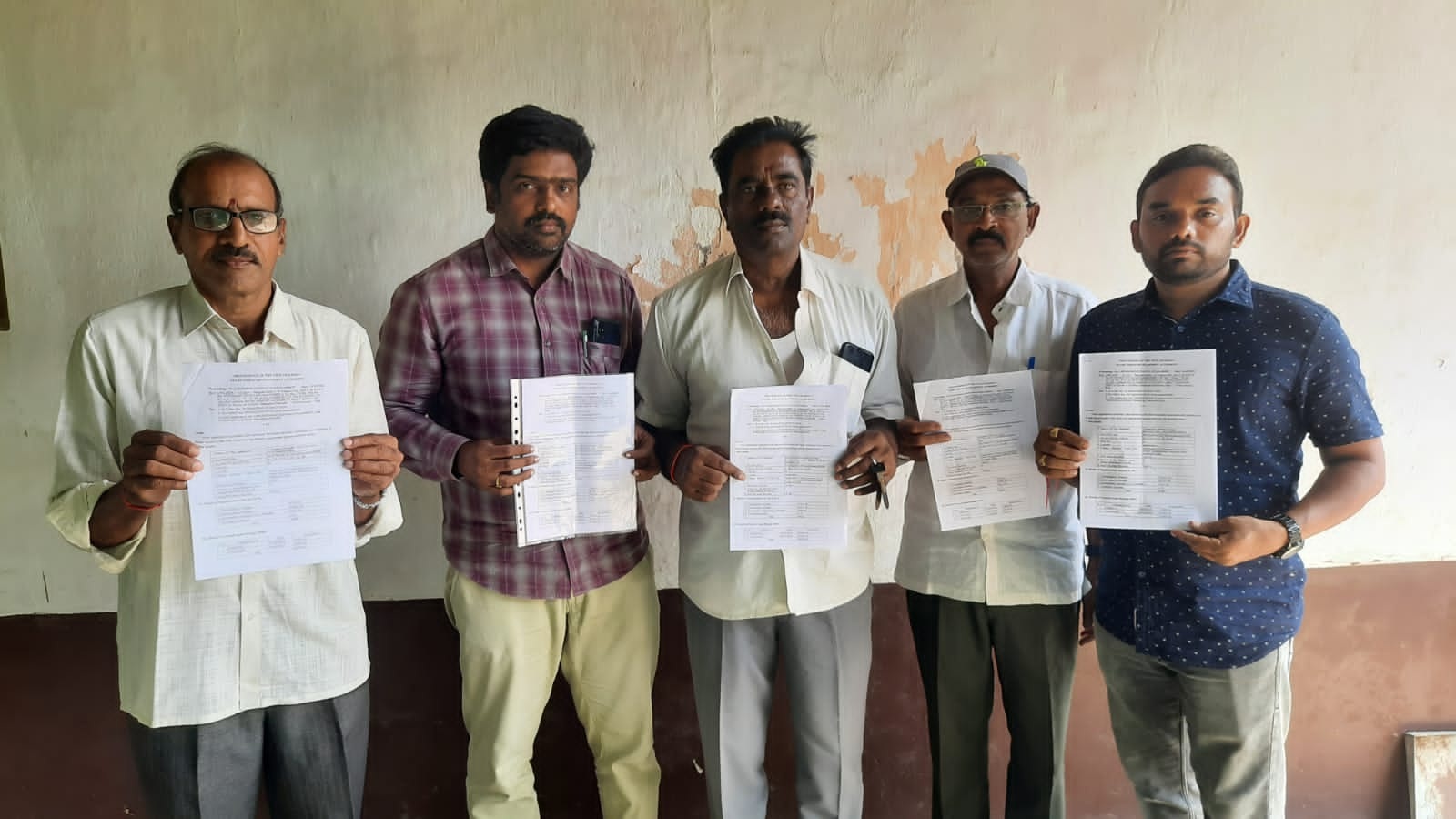 ఆ పంచాయతీ కార్యదర్శి రూటే సపరేటు..!