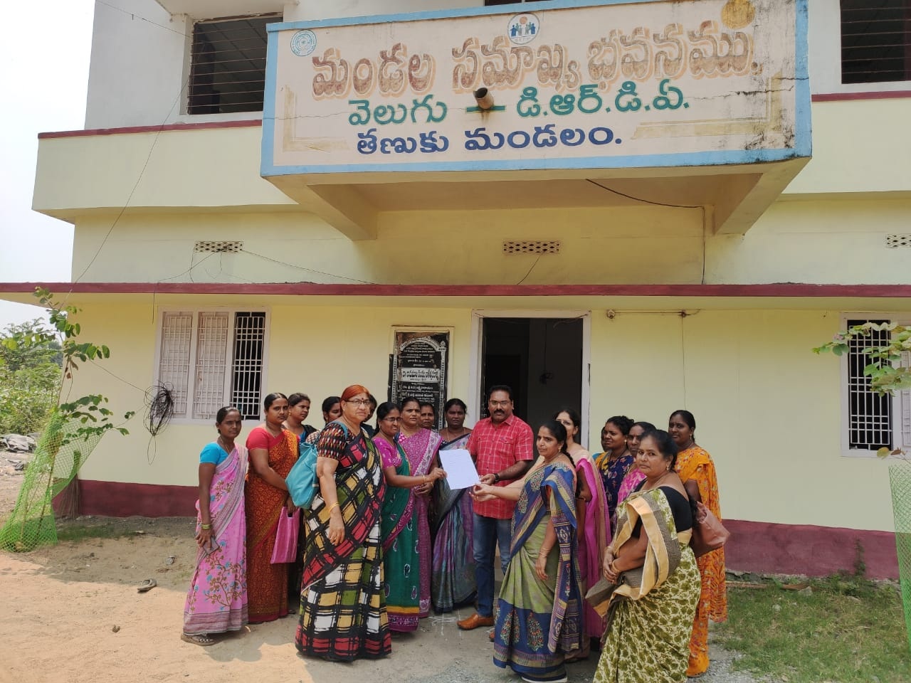 సమస్యలు పరిష్కరించాలని విఒఎల నిరసన