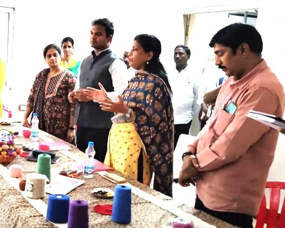 హస్త కళలను ప్రోత్సహించాలి