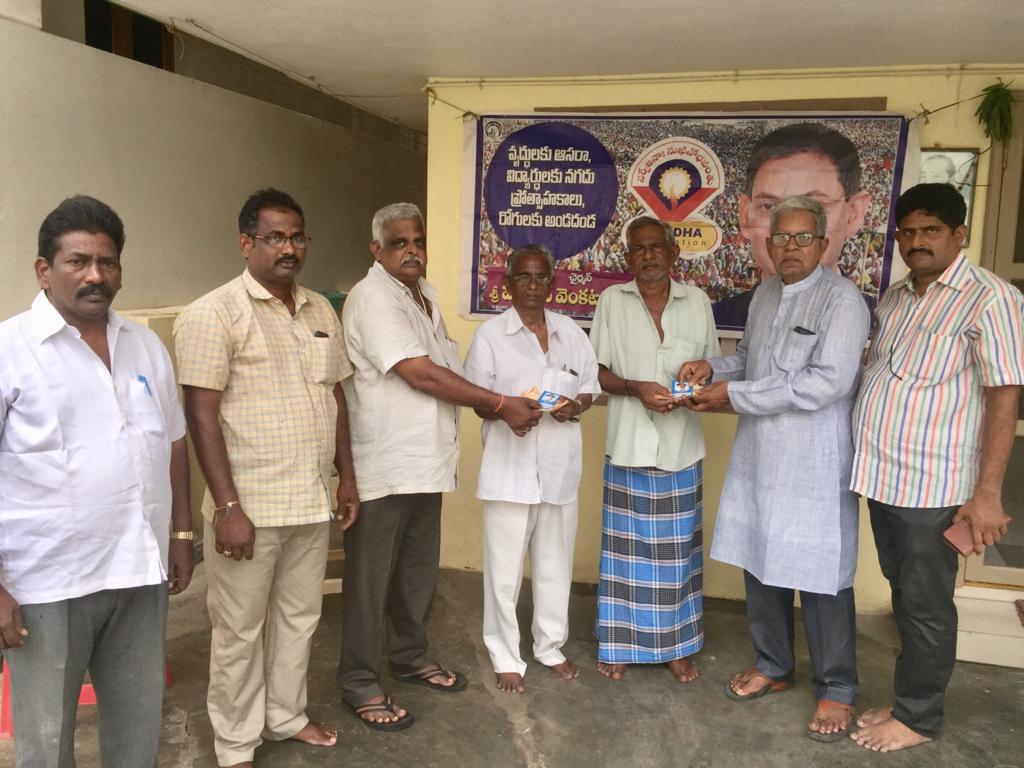 బాధితులకు వసుధ ఫౌండేషన్‌ సాయం