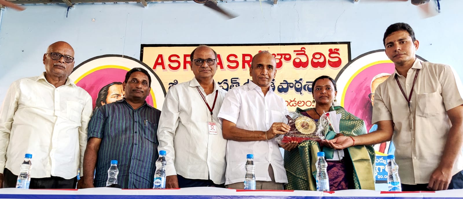 సమాజానికి ఉపయోగపడే ప్రాజెక్టులు చేయాలి