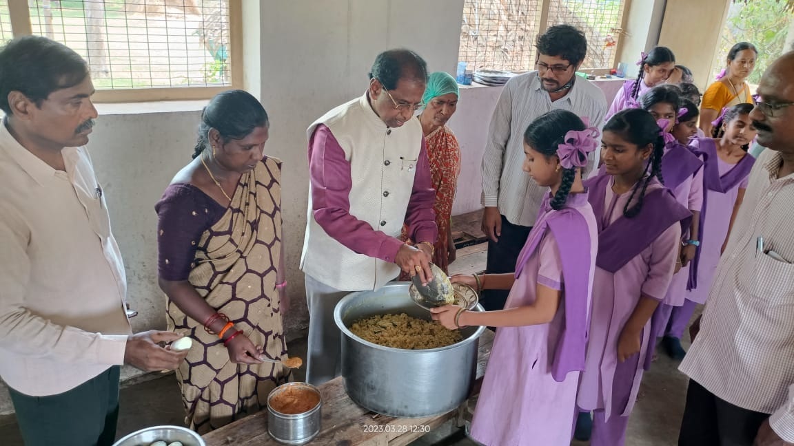 పౌష్టికాహారం పంపిణీ ప్రభుత్వ లక్ష్యం