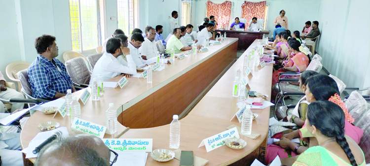 సమావేశంలో మాట్లాడుతున్న విప్‌ కాపు రామచంద్రారెడ్డి