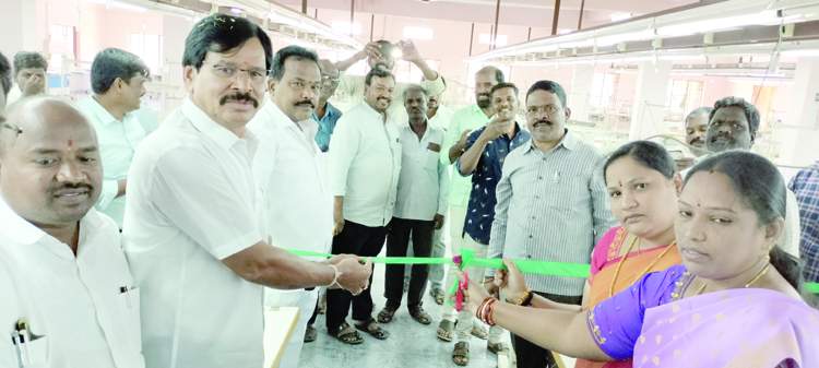  స్కిల్‌ డెవలప్‌మెంట్‌ సెంటర్‌ను ప్రారంభిస్తున్న విప్‌ కాపు