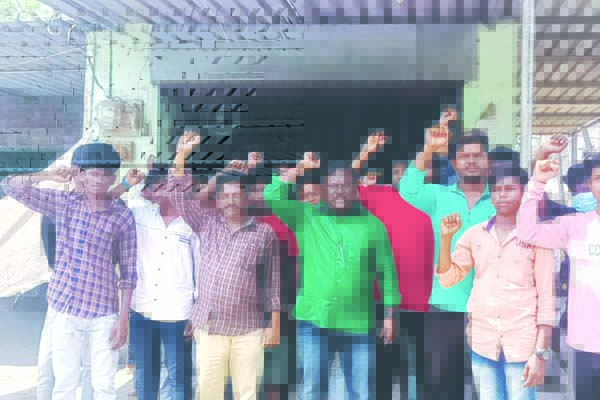 మద్యం దుకాణం వద్దని అందోళన