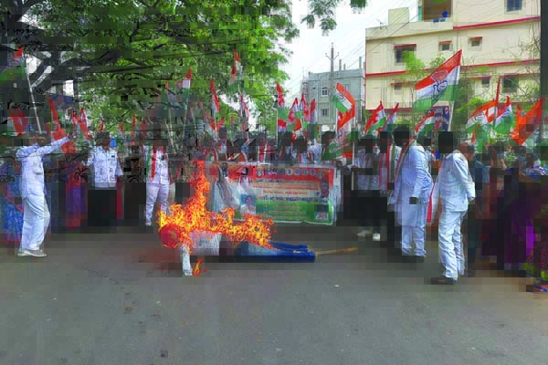 కాంగ్రెస్‌ పార్టీ కేసులకు భయపడదు