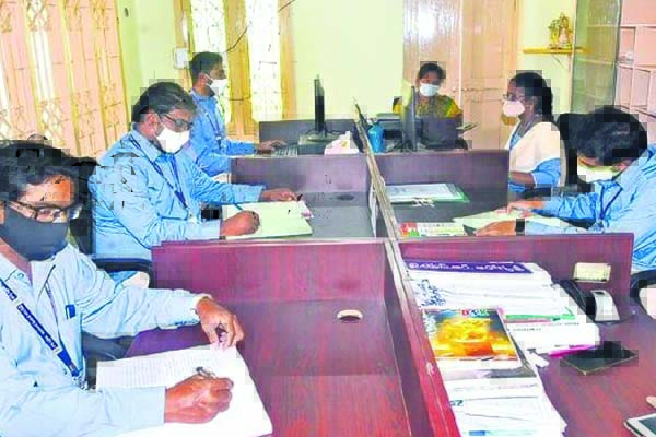 ఇబ్బందుల్లో సచివాలయ సిబ్బంది