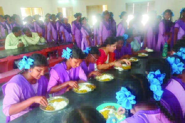 వివిధ పాఠశాలల్లో ఆర్‌జెడి తనిఖీలు