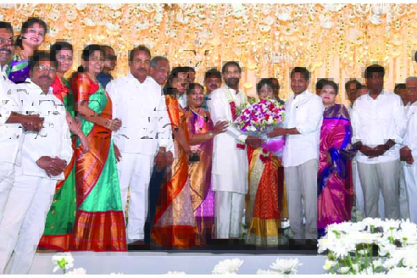 ఎంఎల్‌ఎ కుమార్తె రిసెప్షన్‌లో సిఎం జగన్‌