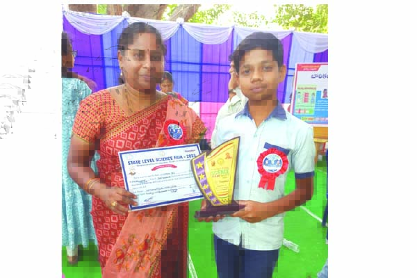 సైన్స్‌ ఫెయిర్‌లో విద్యార్థుల ప్రతిభ