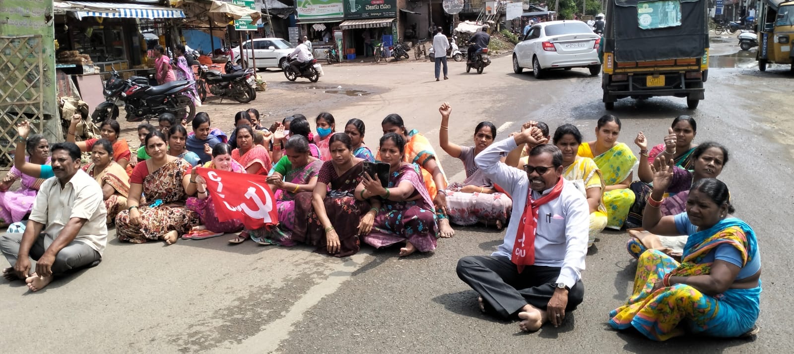 అడుగడుగునా నిర్బంధం..