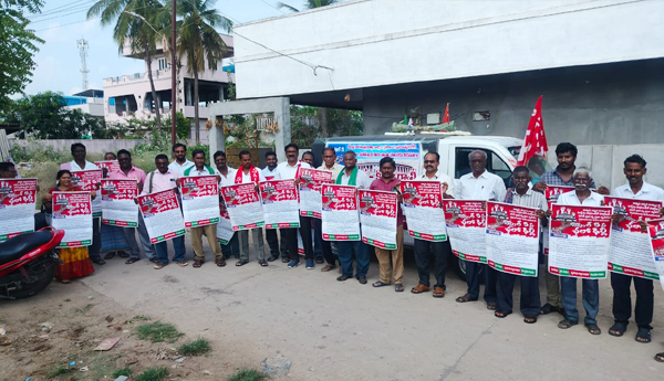 chalo-delhi-poster-release-in-wg