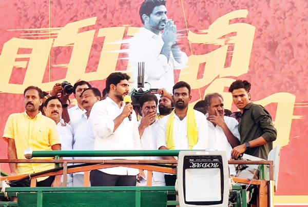 జగన్‌ ప్రభుత్వంలో పక్క రాష్ట్రాలకు తరలుతున్న పరిశ్రమలు