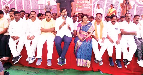 చట్ట సభల్లో యువతీ యువకులకు అవకాశం