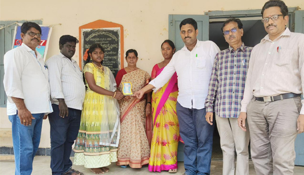 scholarship-to-school-student