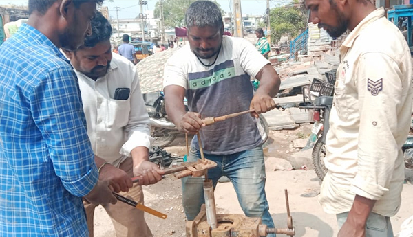 water-pipe-repire-at-busstand