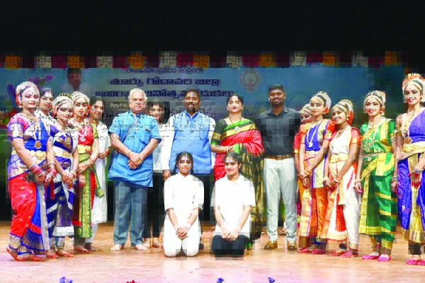 ఘనంగా జిల్లా ఆవిర్భావ దినోత్సవం