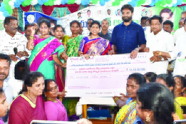 మహిళల అభివృద్ధే ప్రభుత్వ లక్ష్యం : మంత్రి వనిత