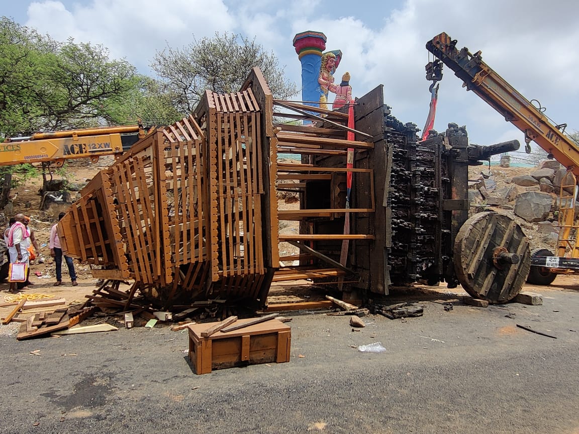 కుప్పకూలిన పెన్న అహోబిలం రథం