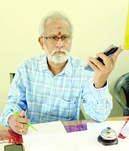 టెలీ కాన్ఫరెన్స్‌లో మాట్లాడుతున్న డిఇఒ సాయిరాం