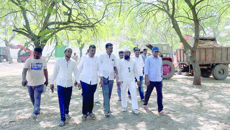   ఈద్గాలో రంజాన్‌ ఏర్పాట్లను పరిశీలిస్తున్న మేయర్‌ వసీం