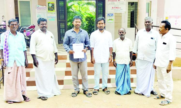   నిరసన వ్యక్తం చేస్తున్న రైతులు, రాయలసీమ విమోచన సమితి నాయకులు