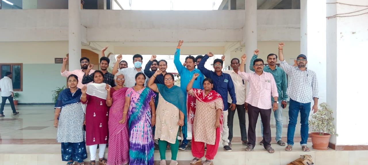 కొనసాగిన ఉద్యోగుల నిరసన