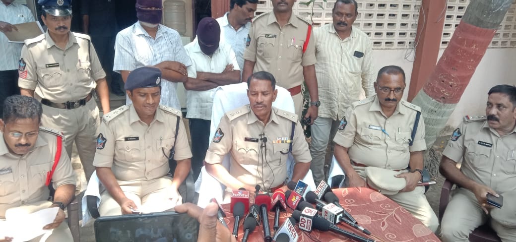 చోరీ కేసులో ఇద్దరు అరెస్టు