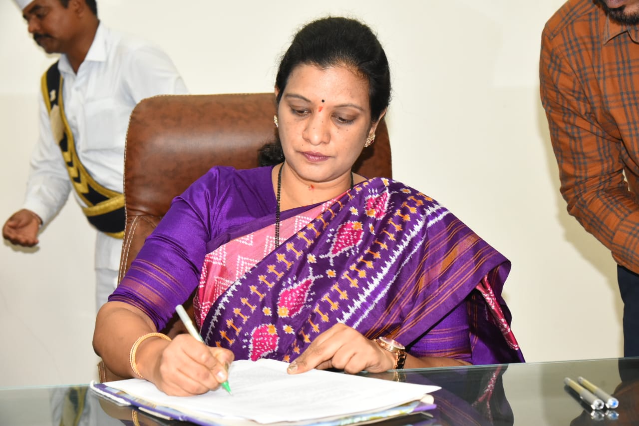 జిల్లా అభివృద్ధికి కృషి చేస్తా : నూతన కలెక్టర్‌ ఎమ్‌.గౌతమి