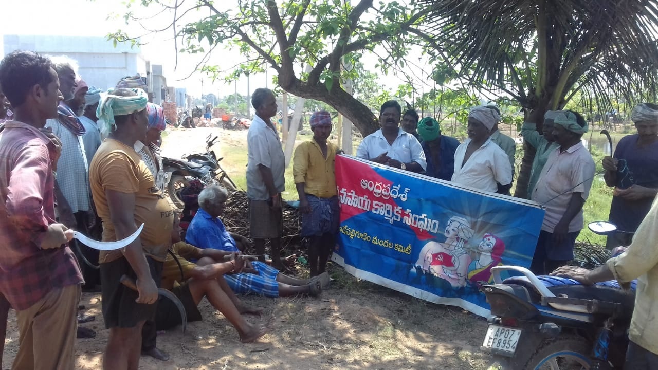 యాంత్రీకరణతో తగ్గిన ఉపాధి : వ్యకాస