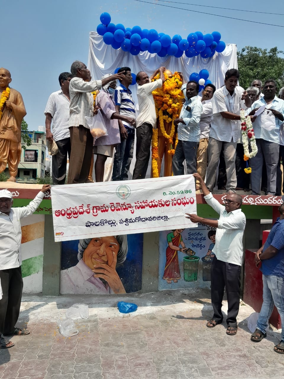 విఆర్‌ఎల సమస్యలు పరిష్కరించాలి