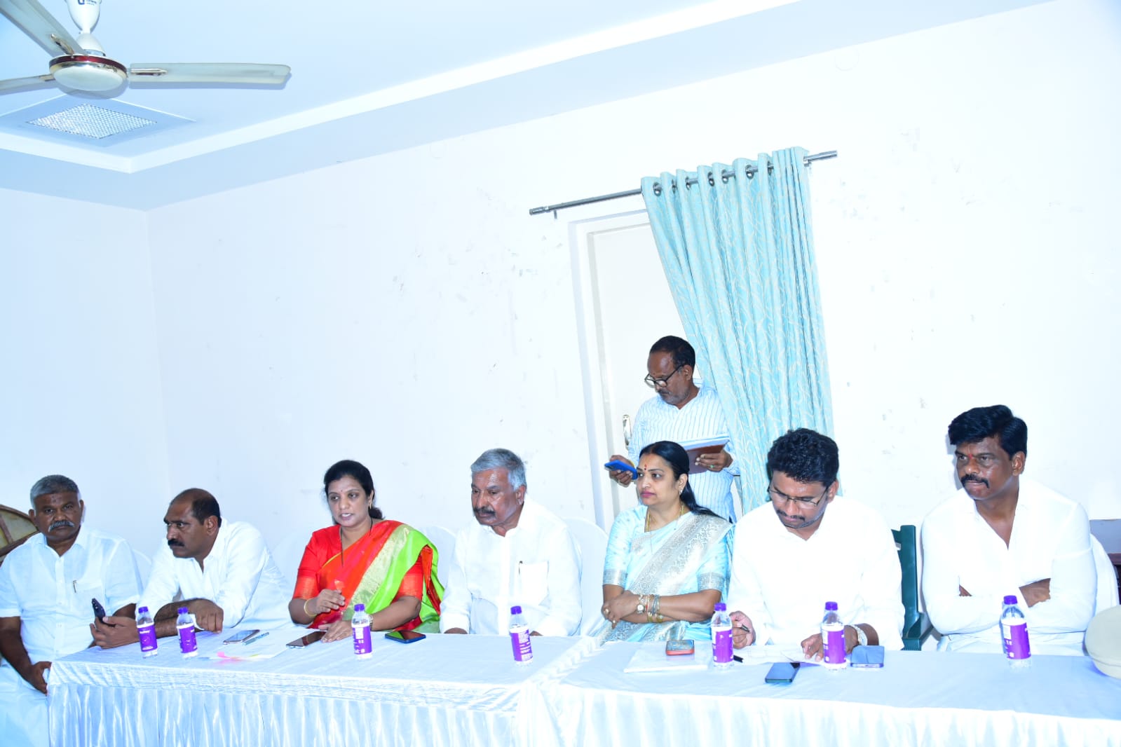 మాట్లాడుతున్న జిల్లా ఇన్‌ఛార్జి మంత్రి పెద్దిరెడ్డి రామచంద్రారెడ్డి