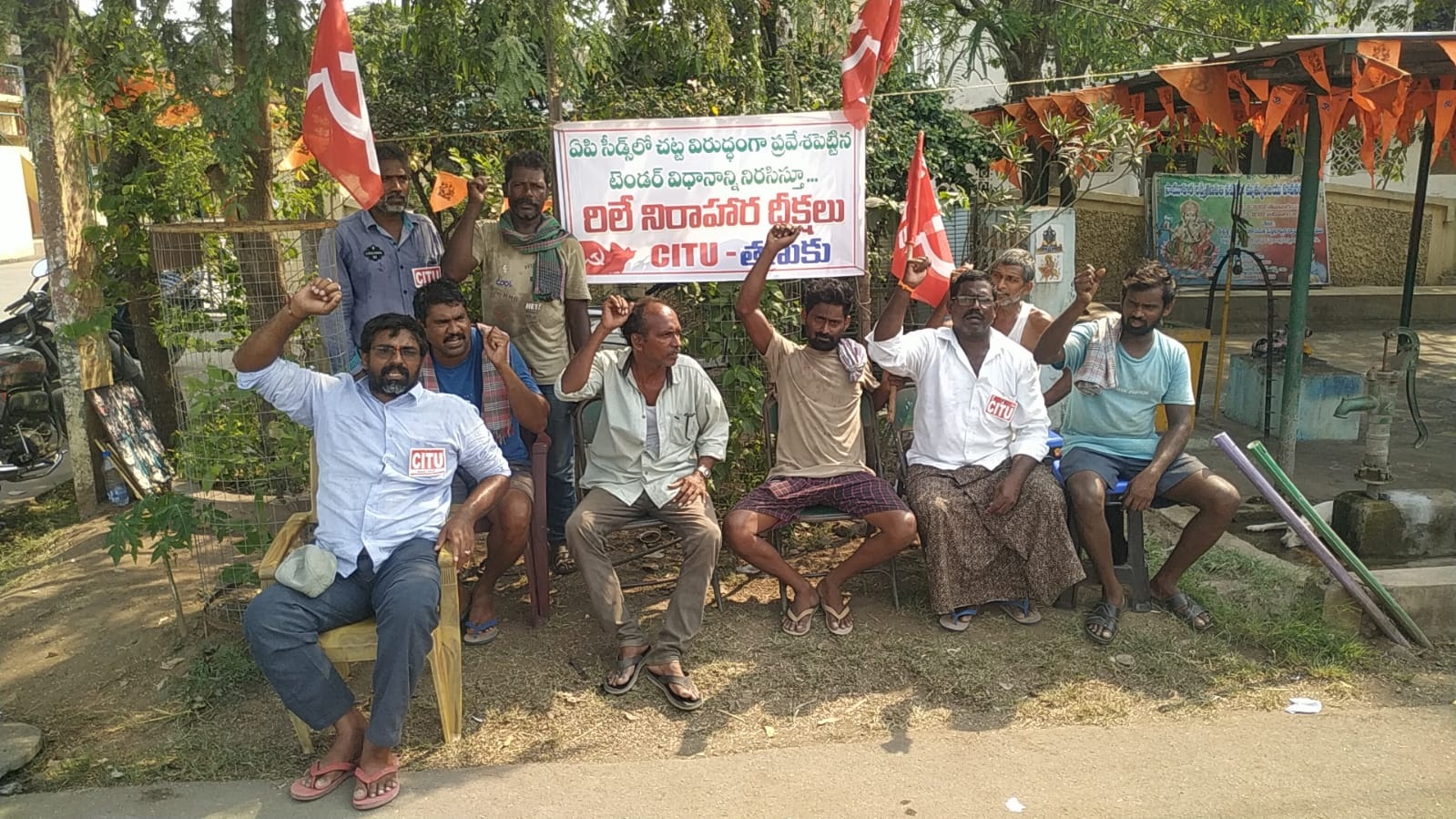 మూడో రోజుకు రిలే నిరాహార దీక్షలు