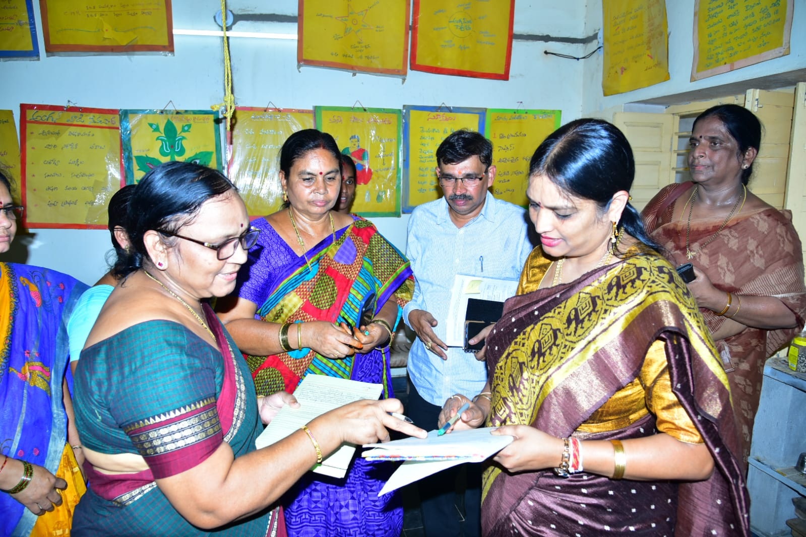 అంగన్‌వాడీలు విధి నిర్వహణలో బాధ్యతగా ఉండాలి