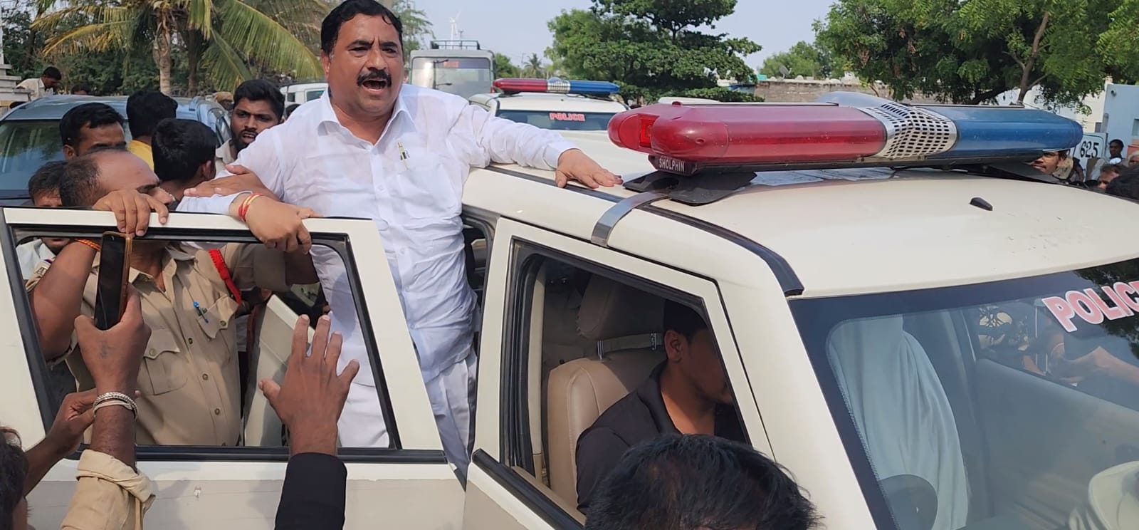 రాయదుర్గంలో సవాళ్లు... ప్రతిసవాళ్లు..!