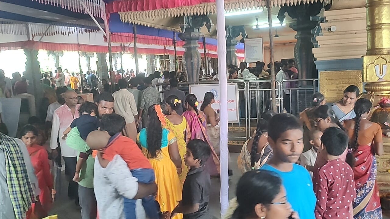 కాళ్లకూరు వెంకన్న ఆలయం కిటకిట