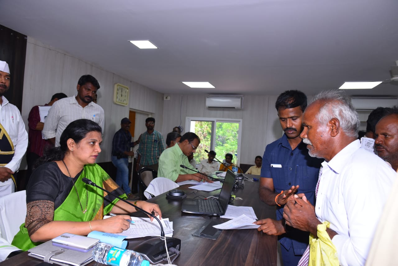 'స్పందన' సమస్యలకు పరిష్కారం