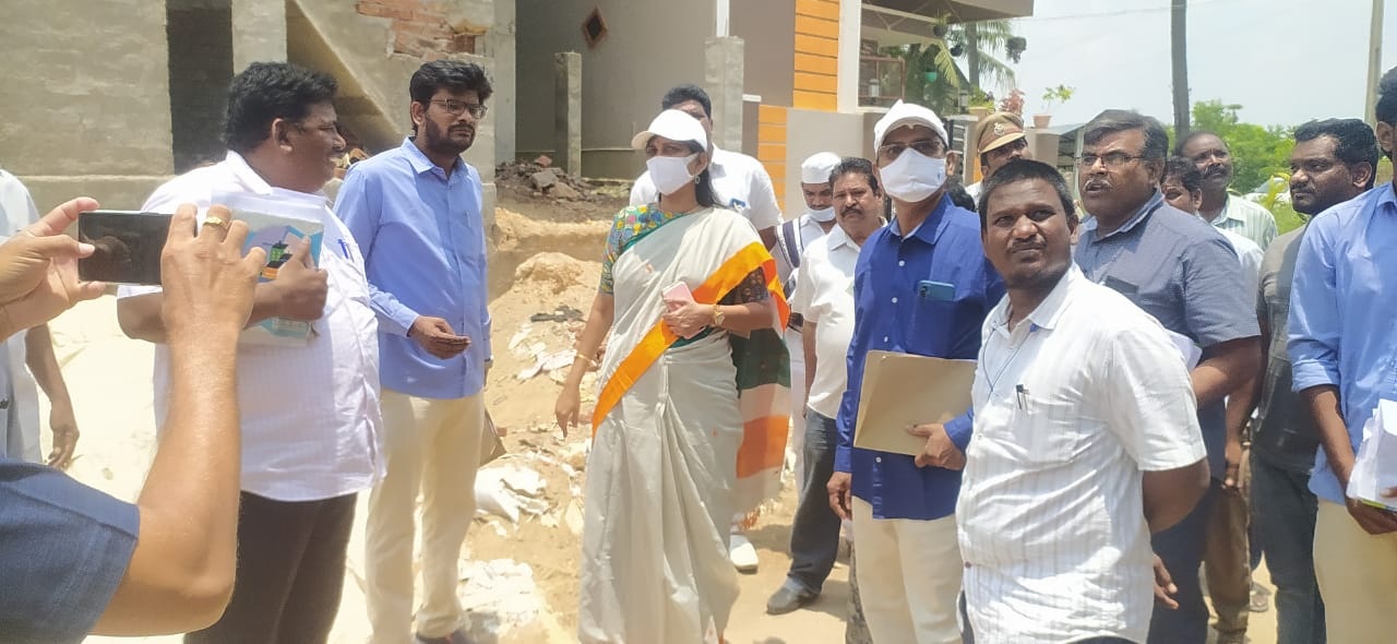 మే నెలాఖరుకు ఇళ్ల నిర్మాణం పూర్తి చేయాలి