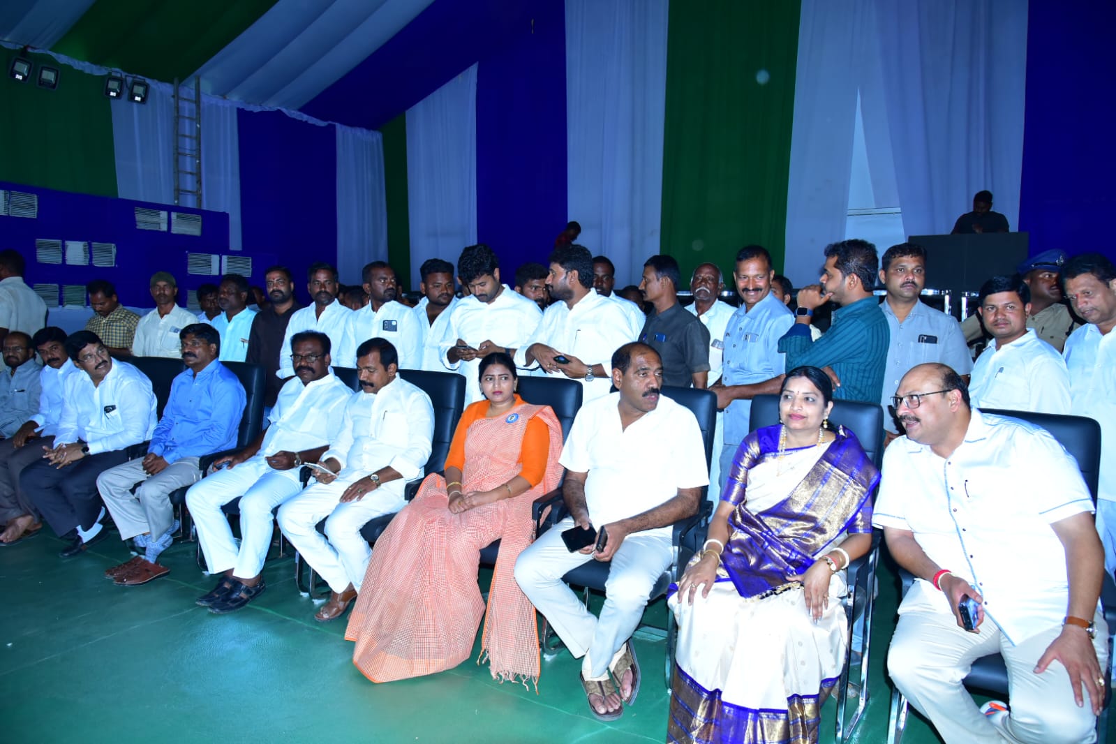 ముఖ్యమంత్రి పర్యటనను జయప్రదం చేయండి