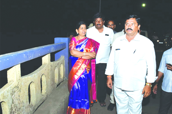 మంత్రి వనిత ఆదేశాలతో పోలీసు ఔట్‌ పోస్ట్‌